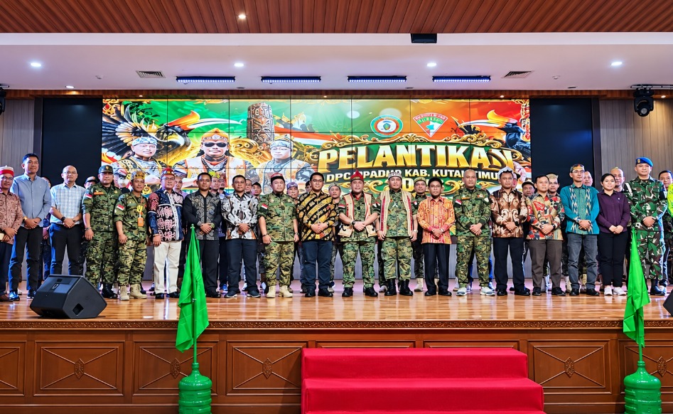 Pengurus LPADKT Kutim Dikukuhkan, Wabup Mahyunadi Ajak Perkuat Kebersamaan dan Kearifan Lokal