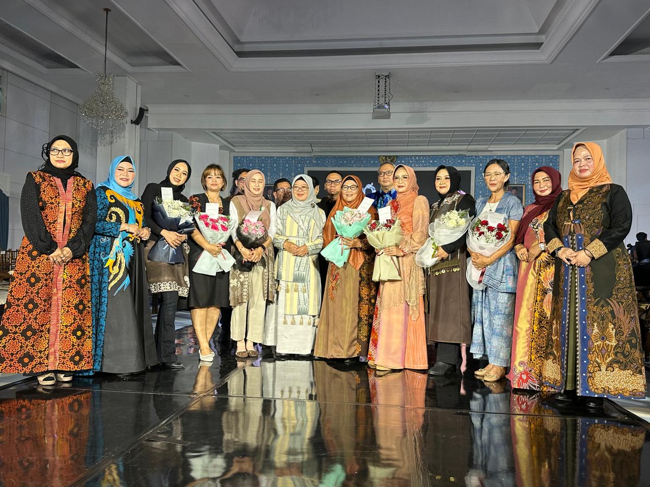 Dari Wakaroros ke Catwalk BIFF, Dekranasda Kutim Kenalkan Potensi Fesyen Lokal