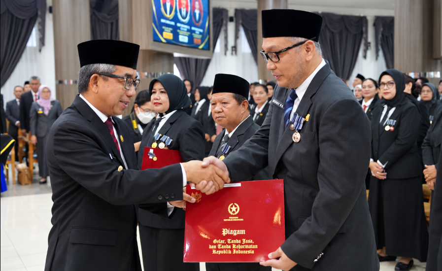 512 ASN Kutim Terima Satyalencana Karyasatya, Bupati Tekankan Pengabdian dan Integritas