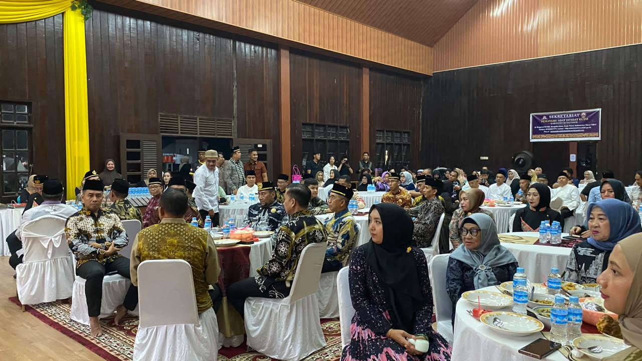 Ngatur Dahar di Rumah Pore, Merawat Silaturahmi dalam Erau Kutim 2026