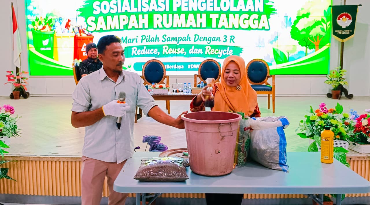 Kurangi Sampah dari Rumah, DWP Kutim Bekali Anggota Keterampilan Membuat Kompos