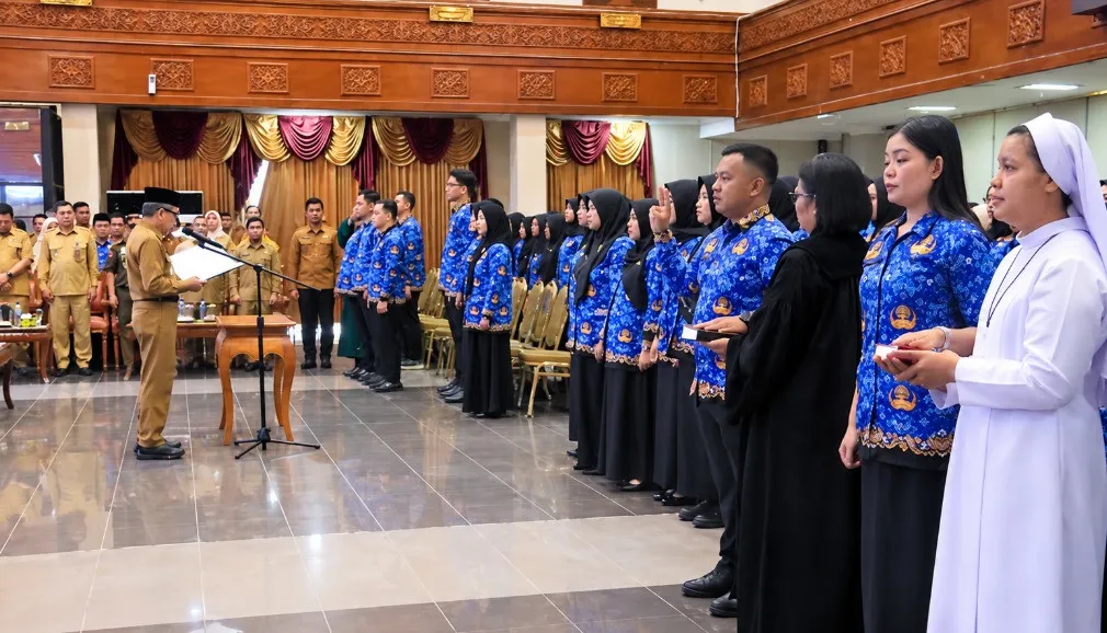 Momen Bupati ardiansyah Sulaiman saat mengukuhkan 214 PNS di Lingkup Pemkab Kutim