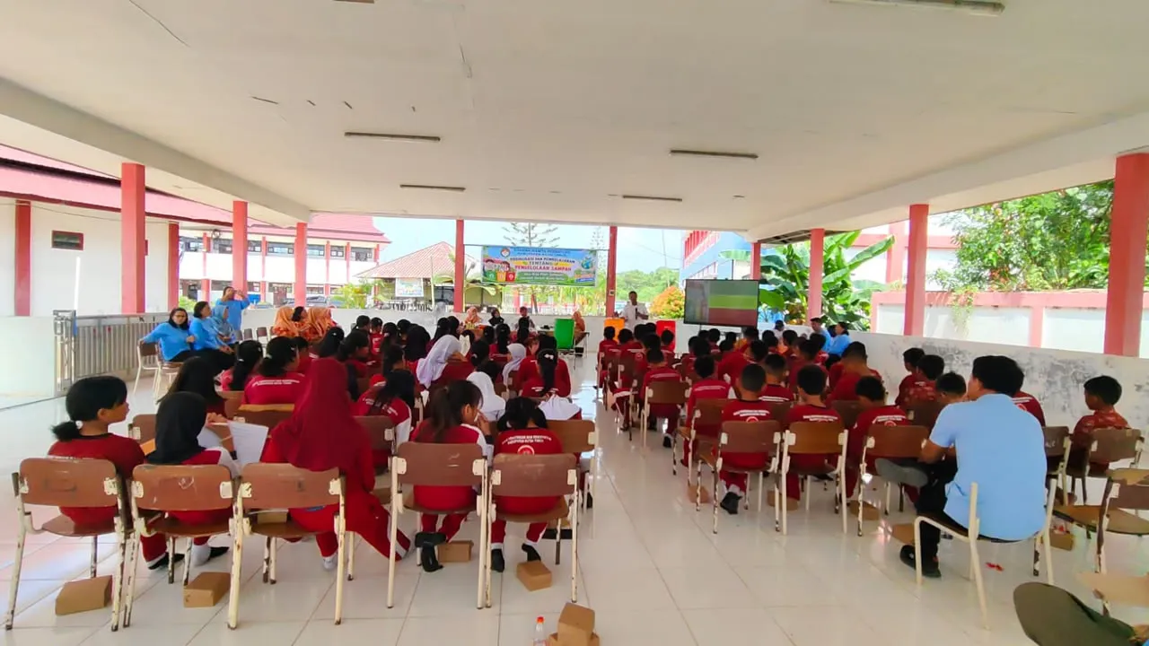 Suasana sosialisasi pemilahan Sampah oleh DWP Kabupaten Kutai Timur (Istimewa)